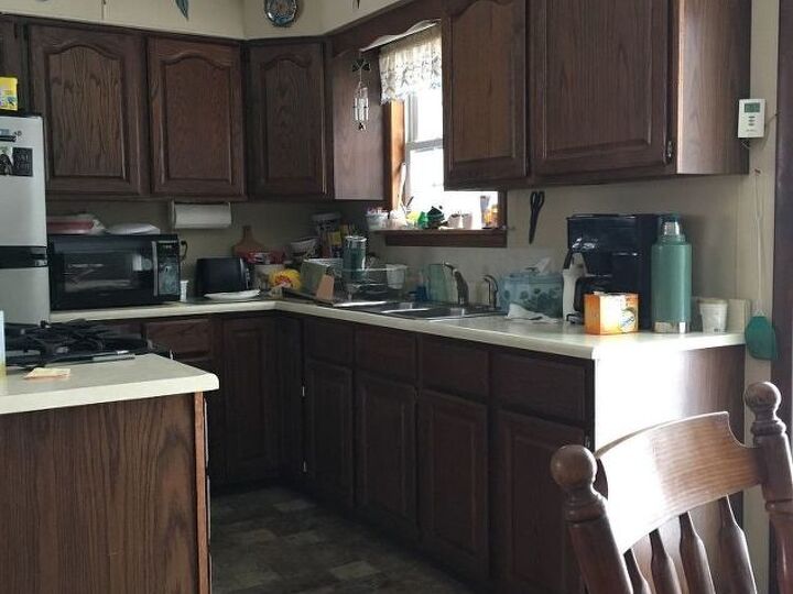 q what would be best color to paint to make kitchen look bigger