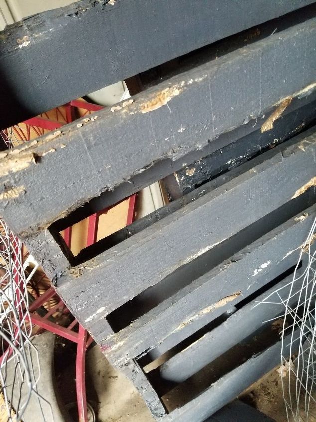 q pallet couch