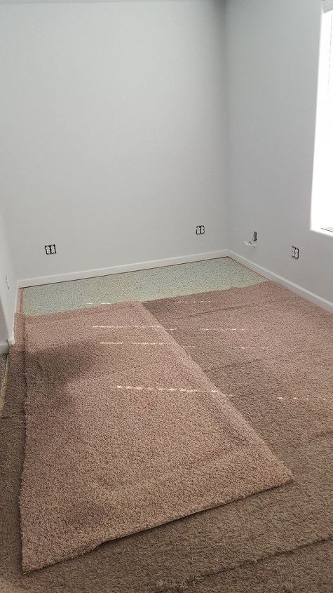 cambio de suelo de la sala de estar pasando de la alfombra a la madera