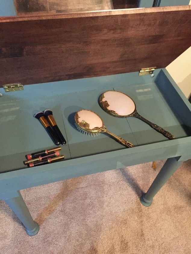 shut the front door for an upcycled vanity