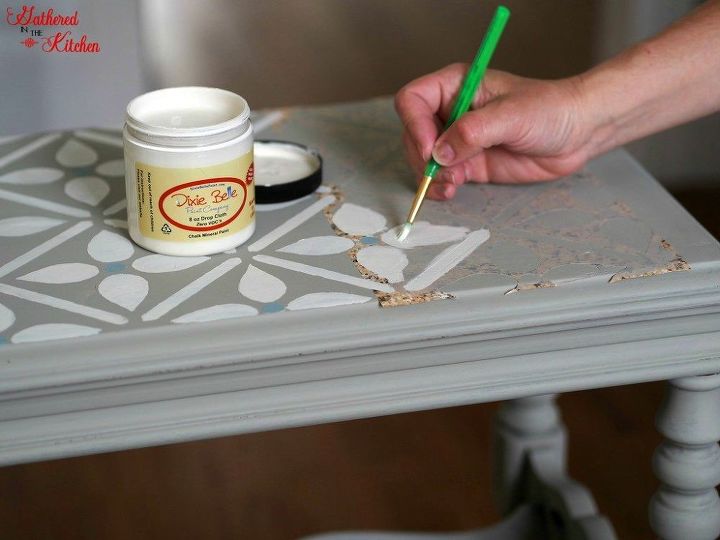 mesa vieja repuesta con pintura dixie belle