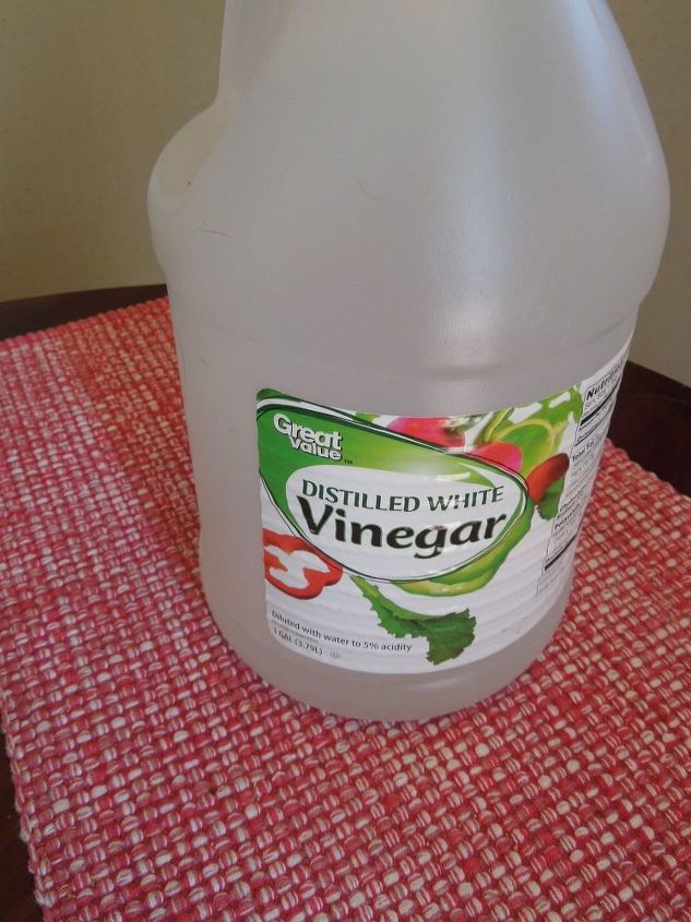 a natural method for killing weeds, Store brand 5 white vinegar