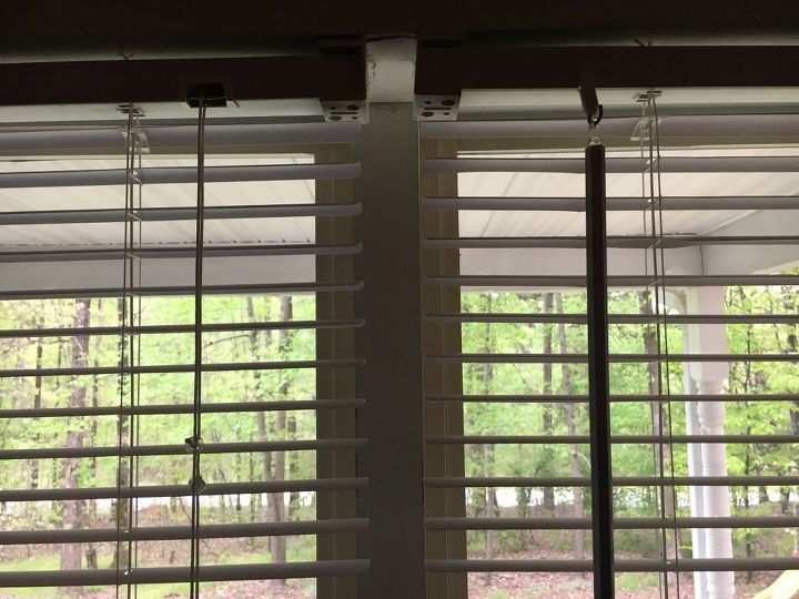 q how to attach a divider between windows and mini blinds
