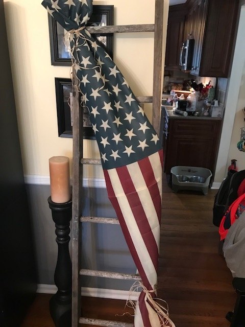 escada com bandeira americana