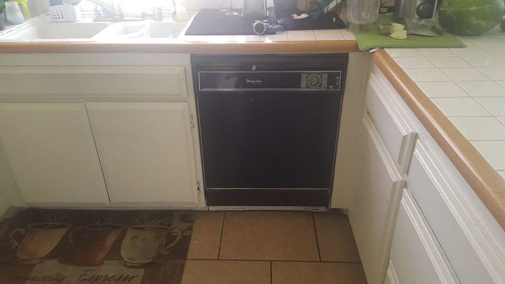 q what is the best color to paint kitchen cabinets in a small kitchen