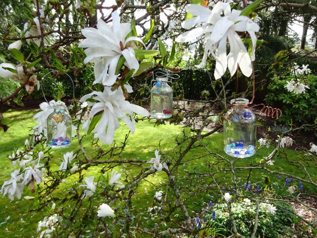 make your own party decorations with glass bottles and beads