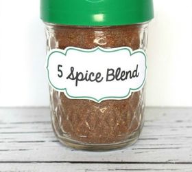 the 25 most brilliant uses people came up with for plastic containers, Use a cheese shaker top for this spice hack