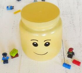 the 25 most brilliant uses people came up with for plastic containers, Turn a corn starch container into a lego bin