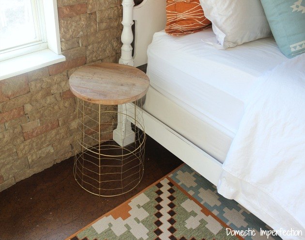 15 unconventional ways to use a tomato cage, Repurpose it into a bedside table
