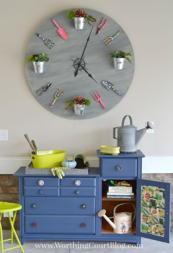 15 totally doable makeover ideas you can finish in one day, Repurpose a 5 tabletop into wall decor