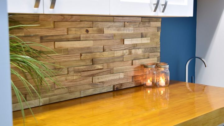 15 totally doable makeover ideas you can finish in one day, Update your backsplash with reclaimed pallets