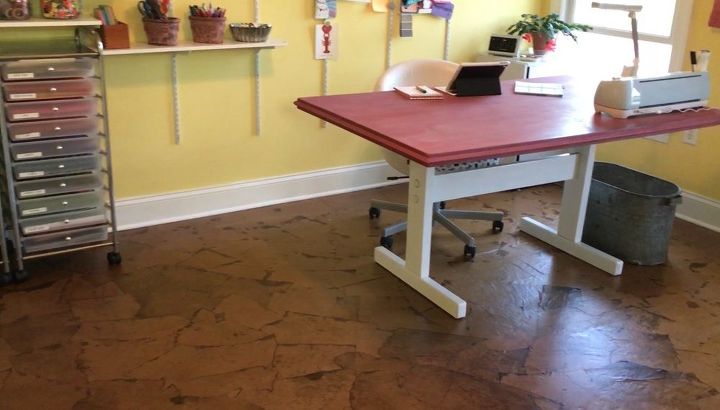 15 totally doable makeover ideas you can finish in one day, Transform your floor with brown paper