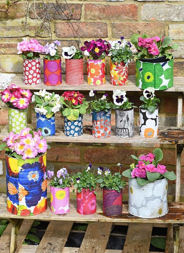 15 formas bonitas de decorar latas para convertirlas en macetas, Preciosos maceteros de colores para alegrar cualquier jard n peque o