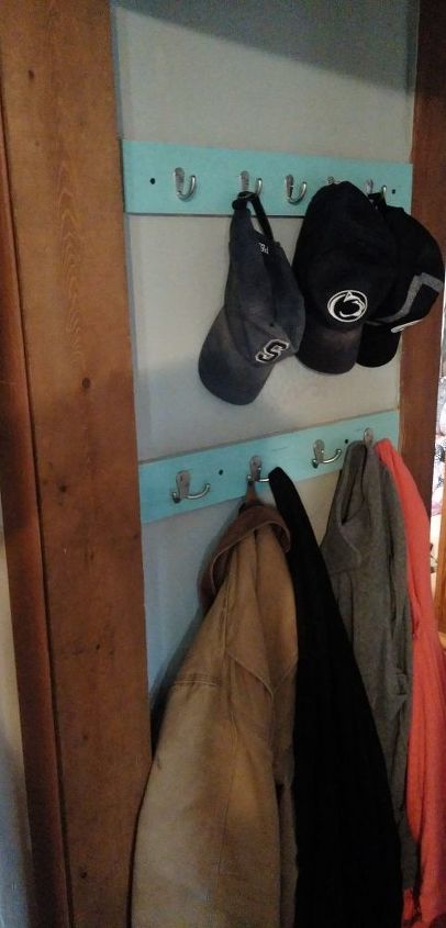 convirtiendo un pequeo armario para abrigos en un til armario para la escoba utilidad