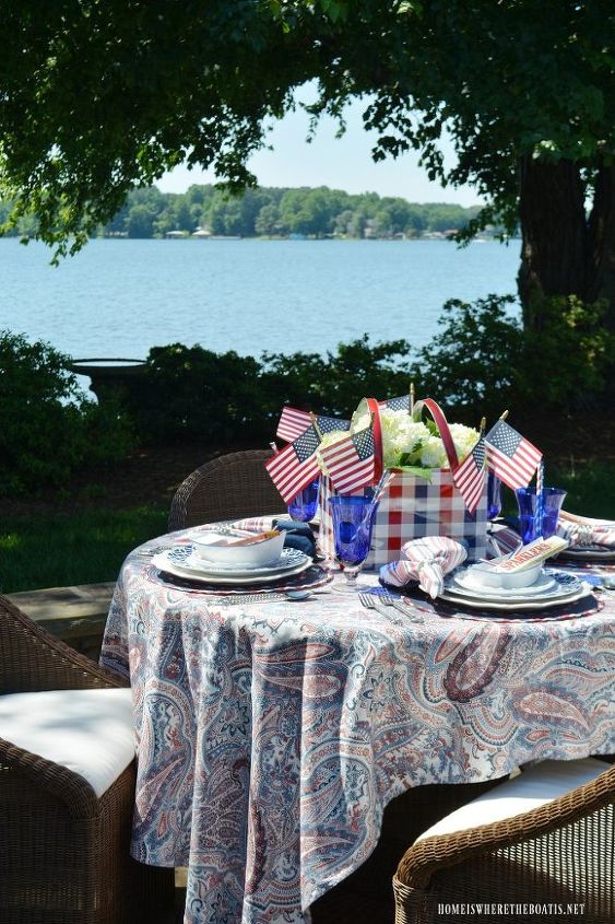 create an easy flower centerpiece for a patriotic table hometalk