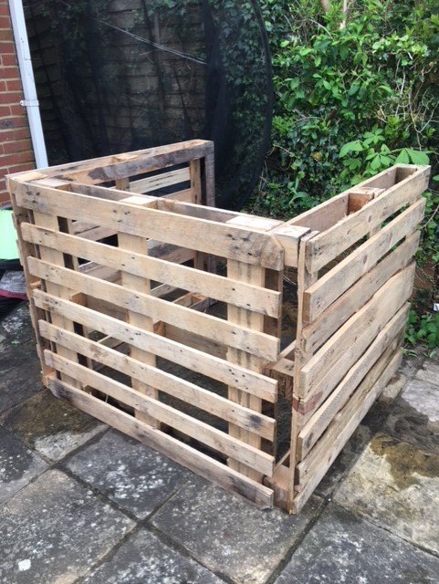 diy tiki pallet reclaimed wood bar