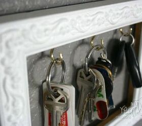 s 11 genius things people do with their old keys, They hang them from a frame