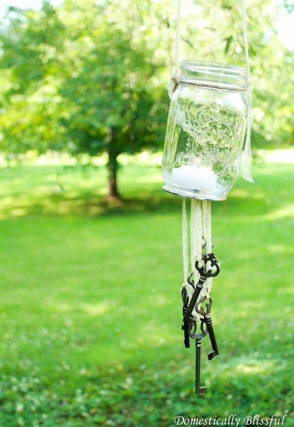 s 11 genius things people do with their old keys, They hang them from a mason jar