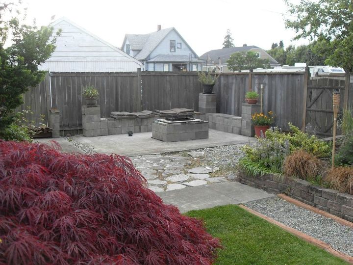 15 genius ways to use cinder blocks in your garden, Use blocks to make an entire fire pit corner