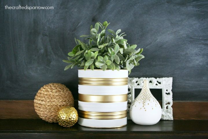 15 cute ways to decorate tin cans into planters, Elegantly striped