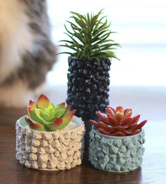 15 cute ways to decorate tin cans into planters, Textured with pinecones