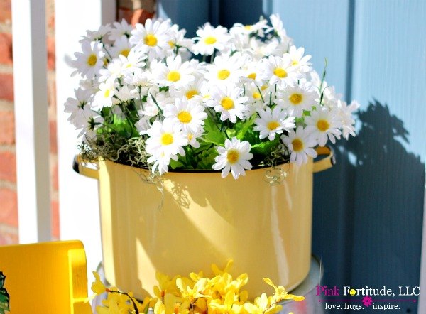 idias inspiradoras para flores da primavera, Vinheta Spring Porch Flores e Chuveiros