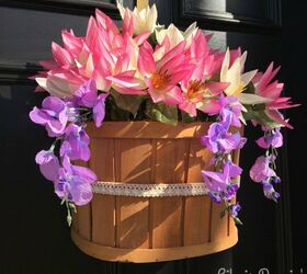 s 15 inspirational ideas for spring flowers, Door Hanger