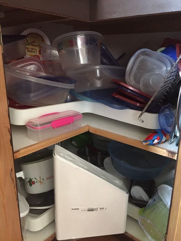 o suporte de arquivo de mesa ikea usado para organizar tupperware no armrio