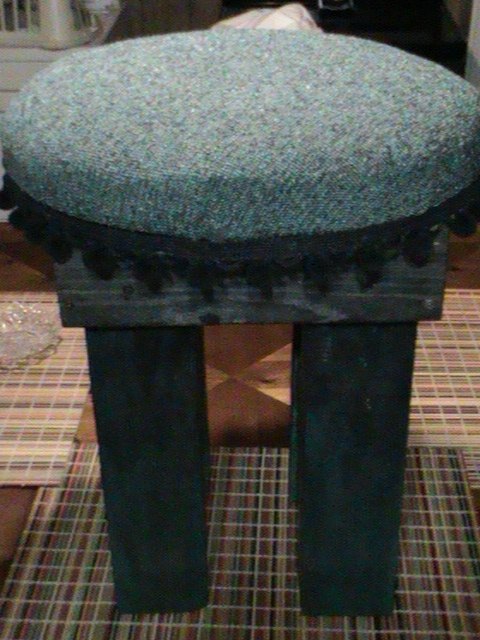 make a padded stool in an afternoon