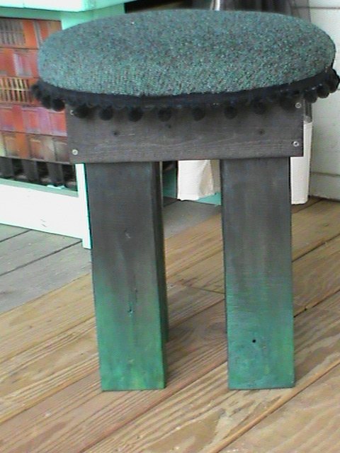 make a padded stool in an afternoon