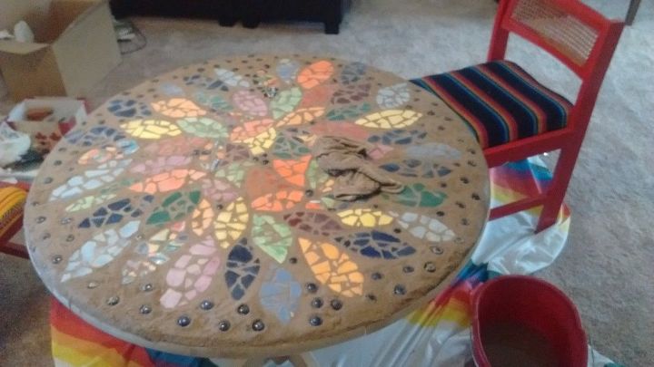 proyecto de mesa y silla de mosaico mandala