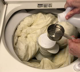 cleaning yellowed pillows