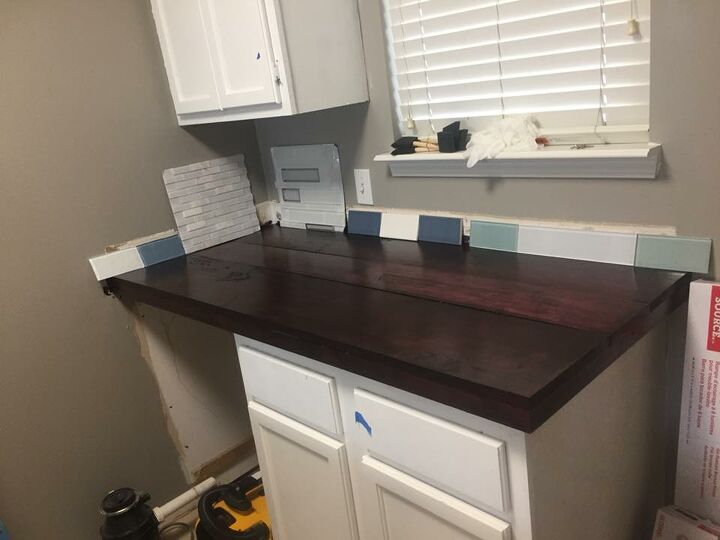q which color backsplash looks best with this black cherry counter top