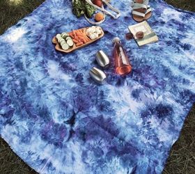 15 ways to brighten up your backyard this summer, Use Ice To Dye Your Picnic Blanket