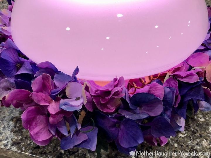 centro de mesa con flores led que cambian de color