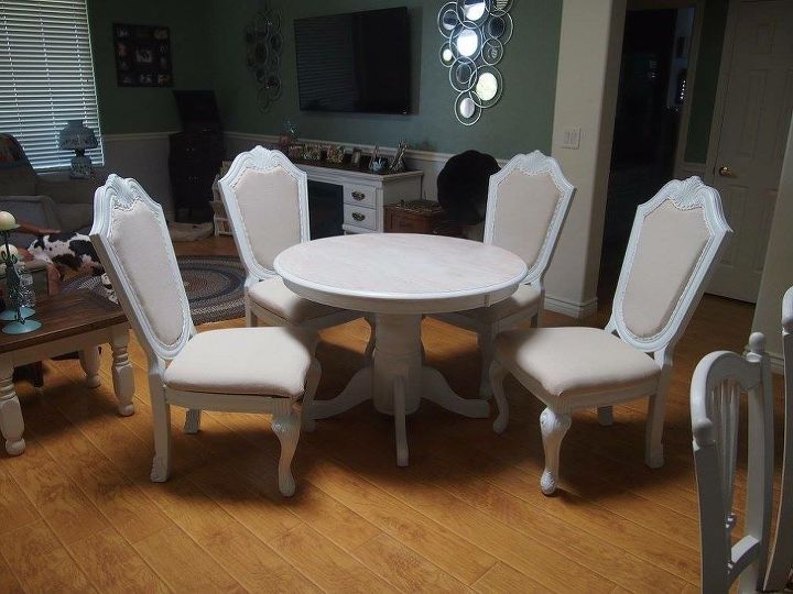 15 mesas perfectamente redondas, Pesadilla de mesa y silla