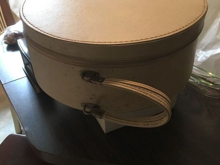 q any ideas on how to paint a suitcase i have a vintage round hat in