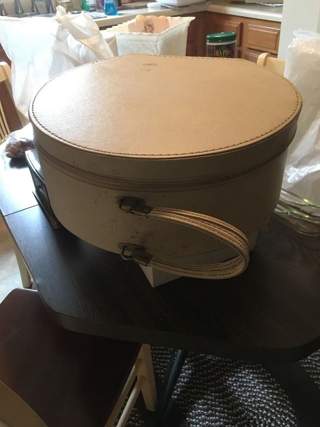 q any ideas on how to paint a suitcase i have a vintage round hat in