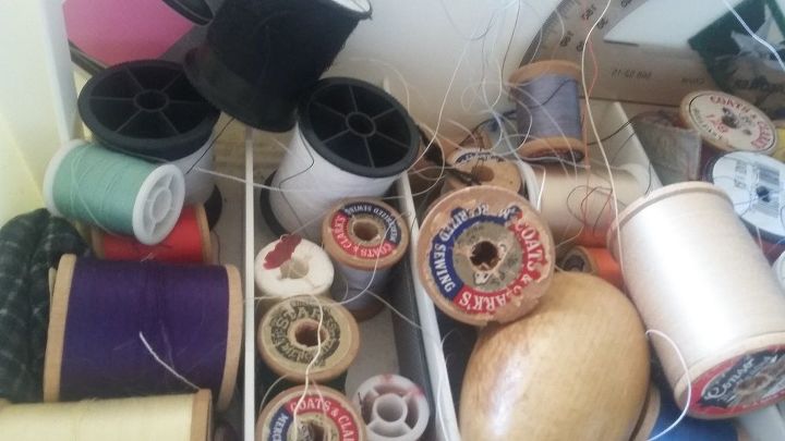 easy way to keep thread spools from unraveling