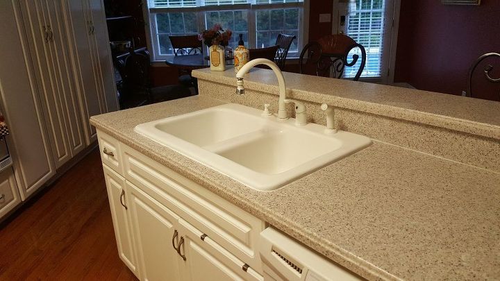 porcelain sink like new