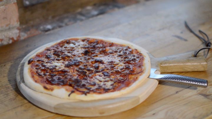 15 ideas de bricolaje para la cocina que te sern tiles, C mo hice una tabla para servir pizzas