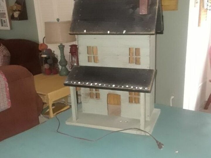q upcycling wooden house