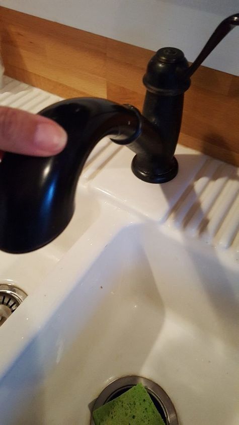 q help have a kitchen sink faucet that will not stay secure