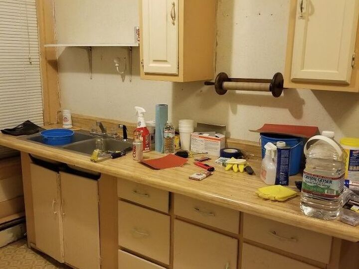 q how to paint glossy kitchen laminate on walls
