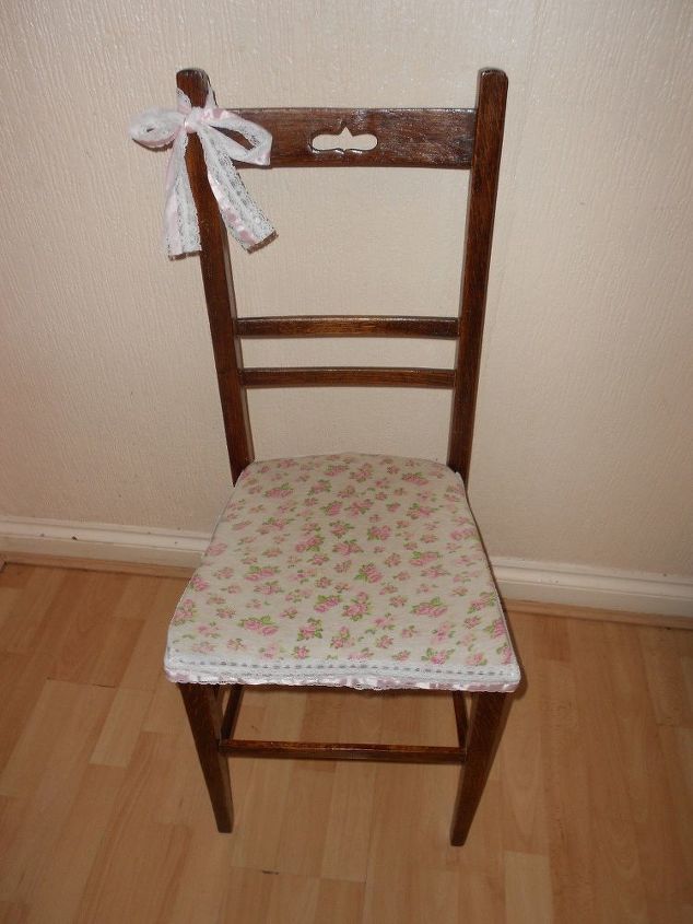 givng a plain wooden chair a cute floral make over