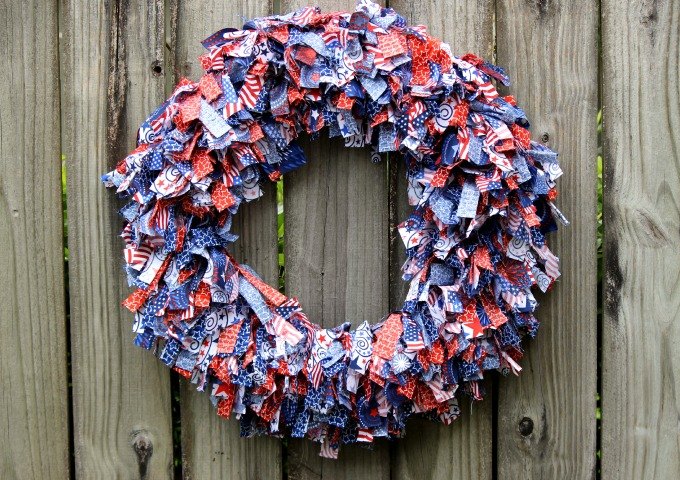 s 20 stunning wreaths for the 4th of july, No Sew Rag Wreath