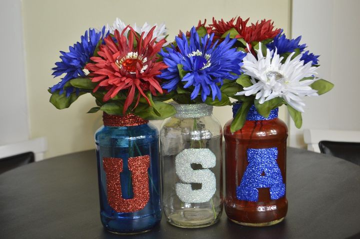 18 lindos artesanatos para o dia 4 de julho, Pe a central de 4 de julho dos EUA frascos de molho de espaguete de reciclagem