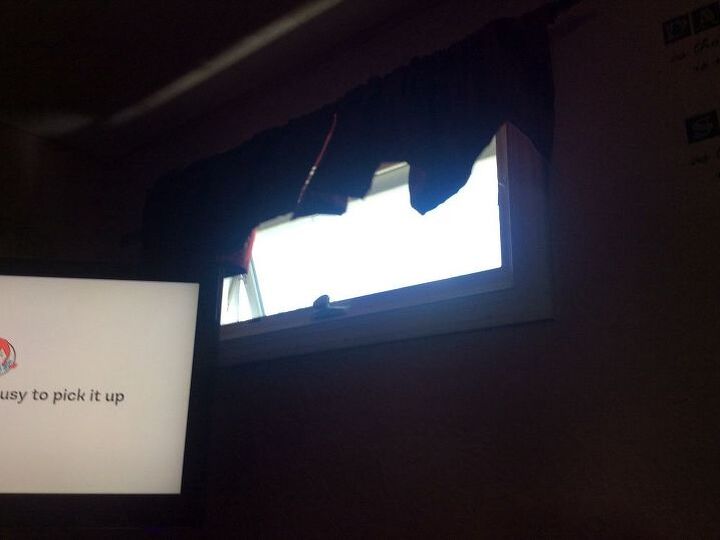 q living room window
