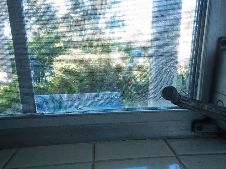 q how do i change the screen in my living room window