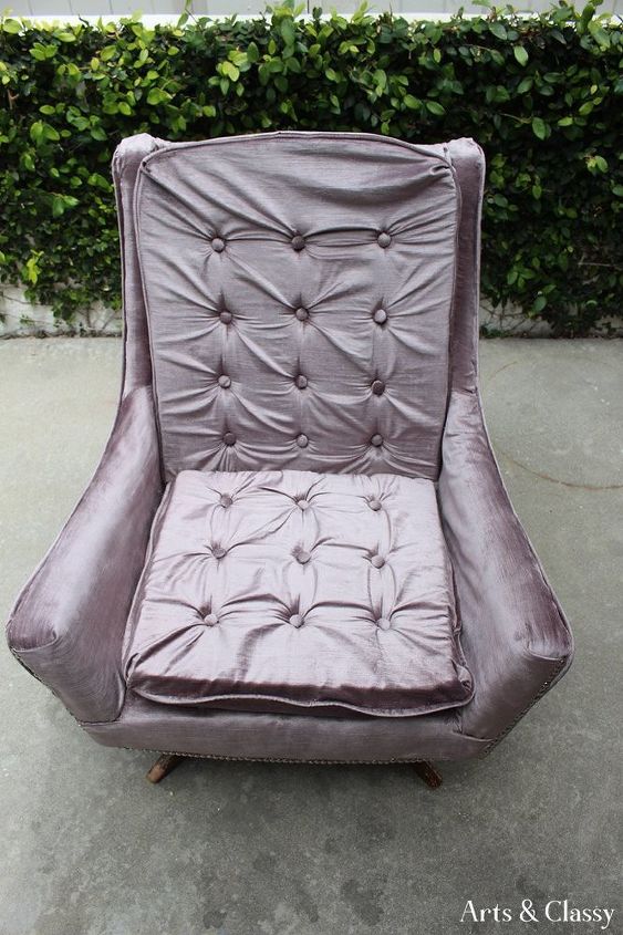 cadeira de balano de couro vintage ganha uma reforma moderna